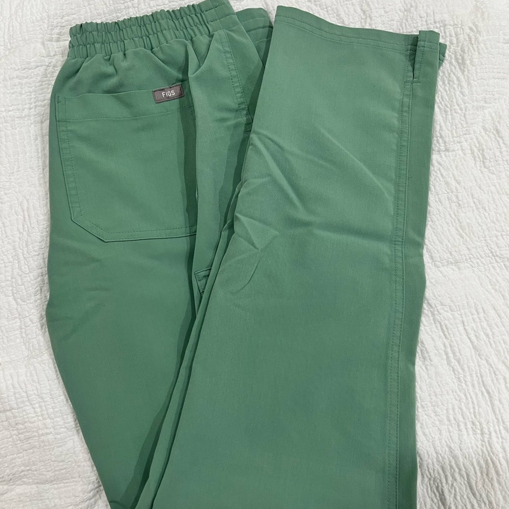 Small Figs Yola Skinny Scrub Pants in Jade